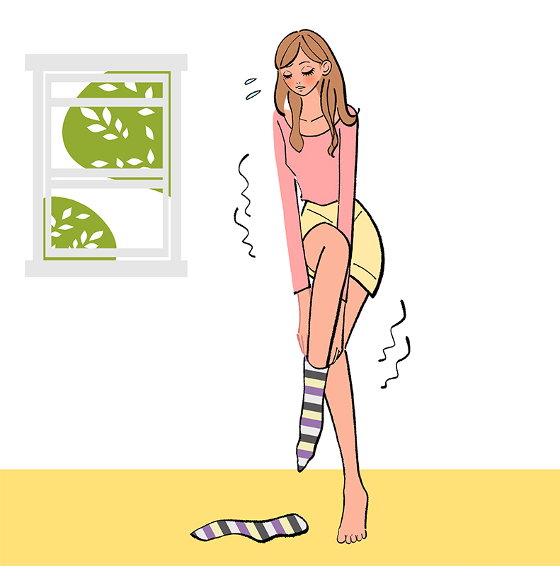 フリーイラスト（無料素材）靴下を履こうとしてよろける女性