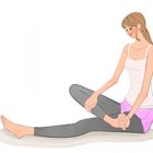 フリーイラスト（無料素材）足首のマッサージをする女性