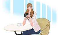 作品NO.F054　カフェ,女の子,カメラ,構える,座る,コーヒー
